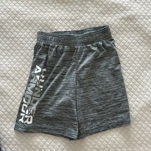 Boys under armor size 6 gray shorts